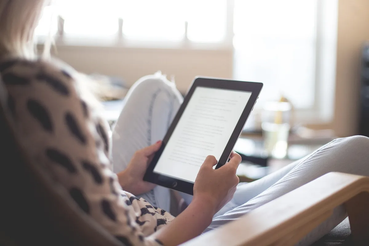Pantalla de la app Kindle en iOS mostrando un libro con interfaz de lectura