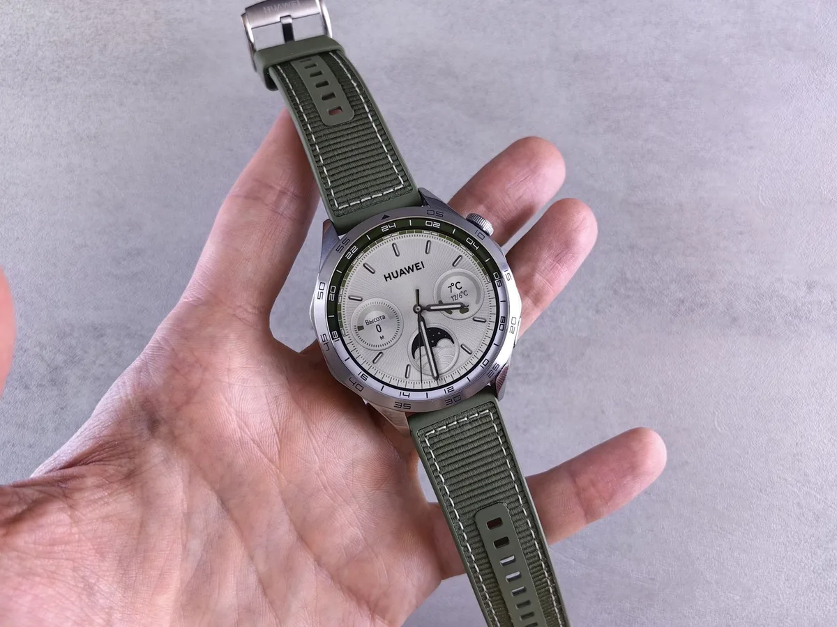 Smartwatch display screen showing time and notifications, AMOLED screen glow in dim lighting