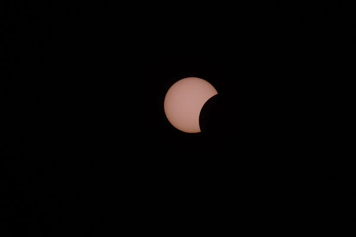 Gafas de eclipse solar certificadas con marcado CE y norma ISO 12312-2 para observación segura