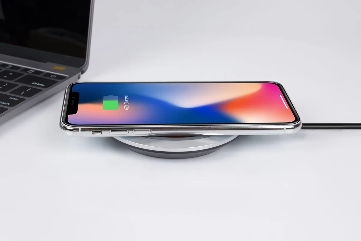 A minimalist scene showing a smartphone with battery indicator visible, surrounded by subtle interface elements representing performance optimization and efficiency