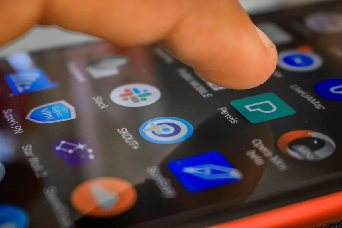Android notification history screen showing deleted WhatsApp message preview, timestamp visible