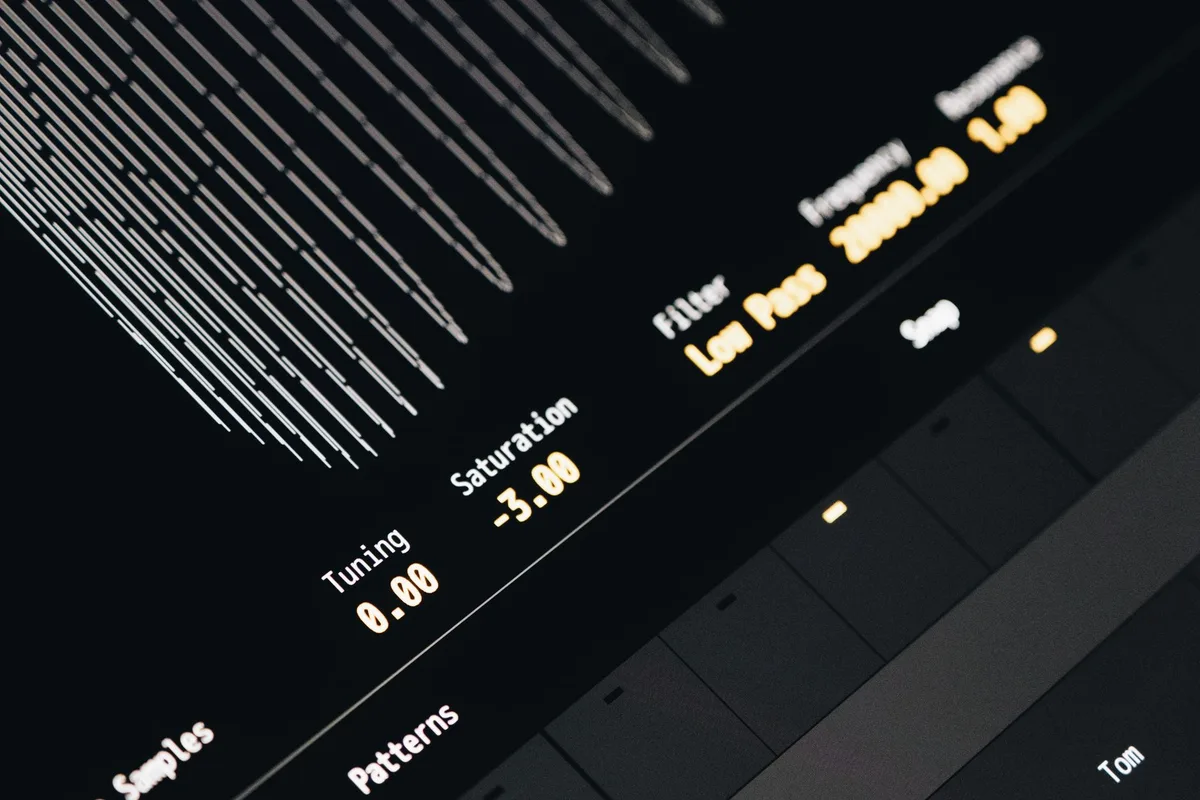 Visualización de ondas de sonido y espectro de frecuencias en progresión