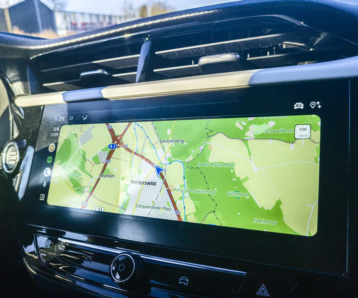Android Auto sigue leyendo mensajes por los altavoces: cómo desactivarlo con el