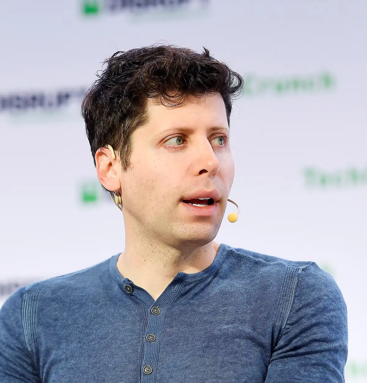 Sam Altman pide aceptar algunos daños del precio de la IA y discutir límites